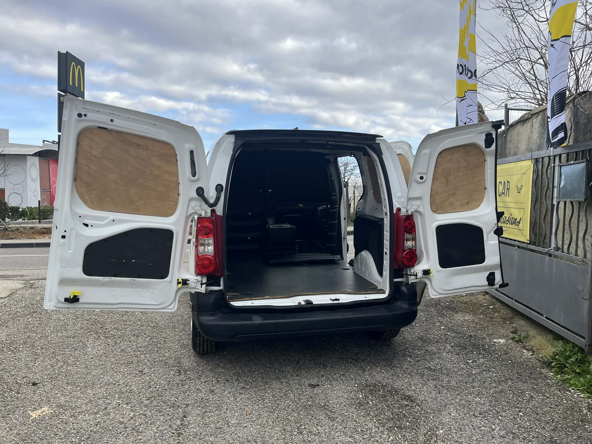 PEUGEOT PARTNER II      2018         107 000 km        DIESEL     100ch