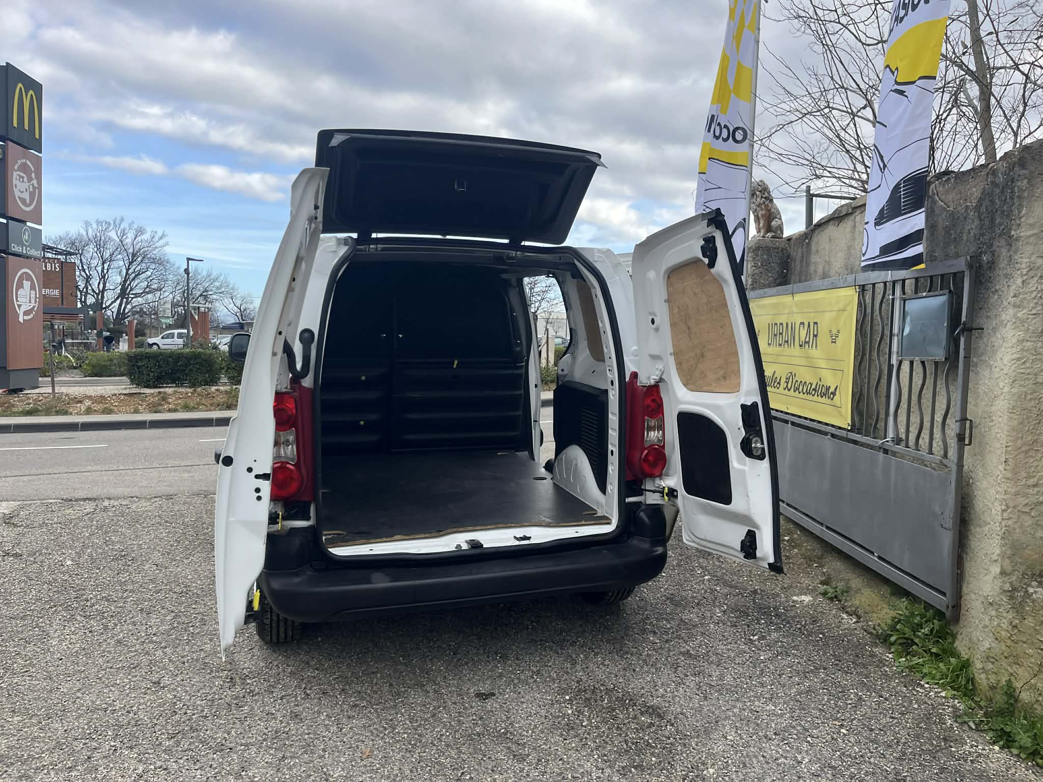 PEUGEOT PARTNER II      2018         107 000 km        DIESEL     100ch