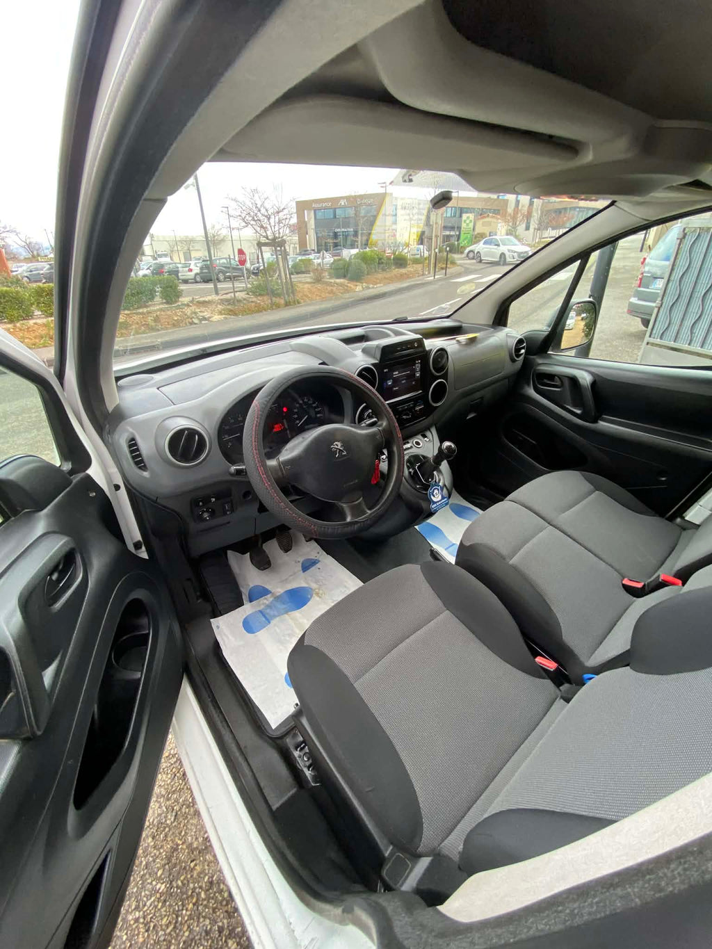 Peugeot Partner  1.6 BlueHDi 100ch  DIESEL. 130000km