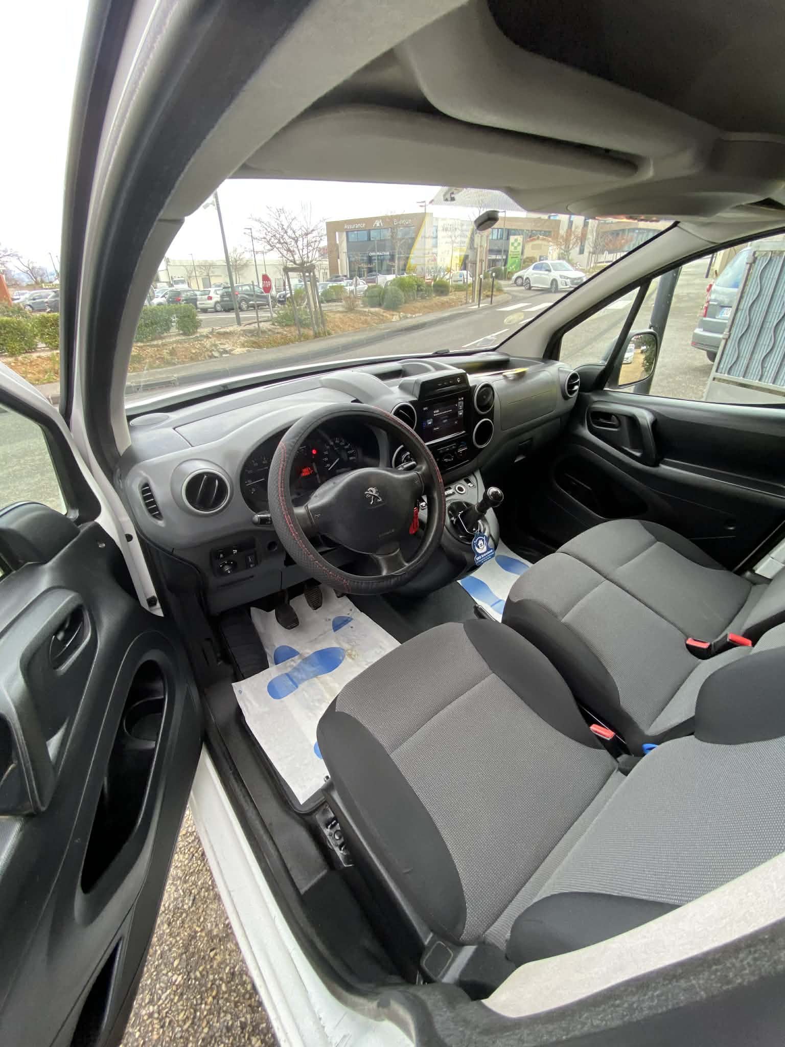 Peugeot Partner  1.6 BlueHDi 100ch  DIESEL. 130000km