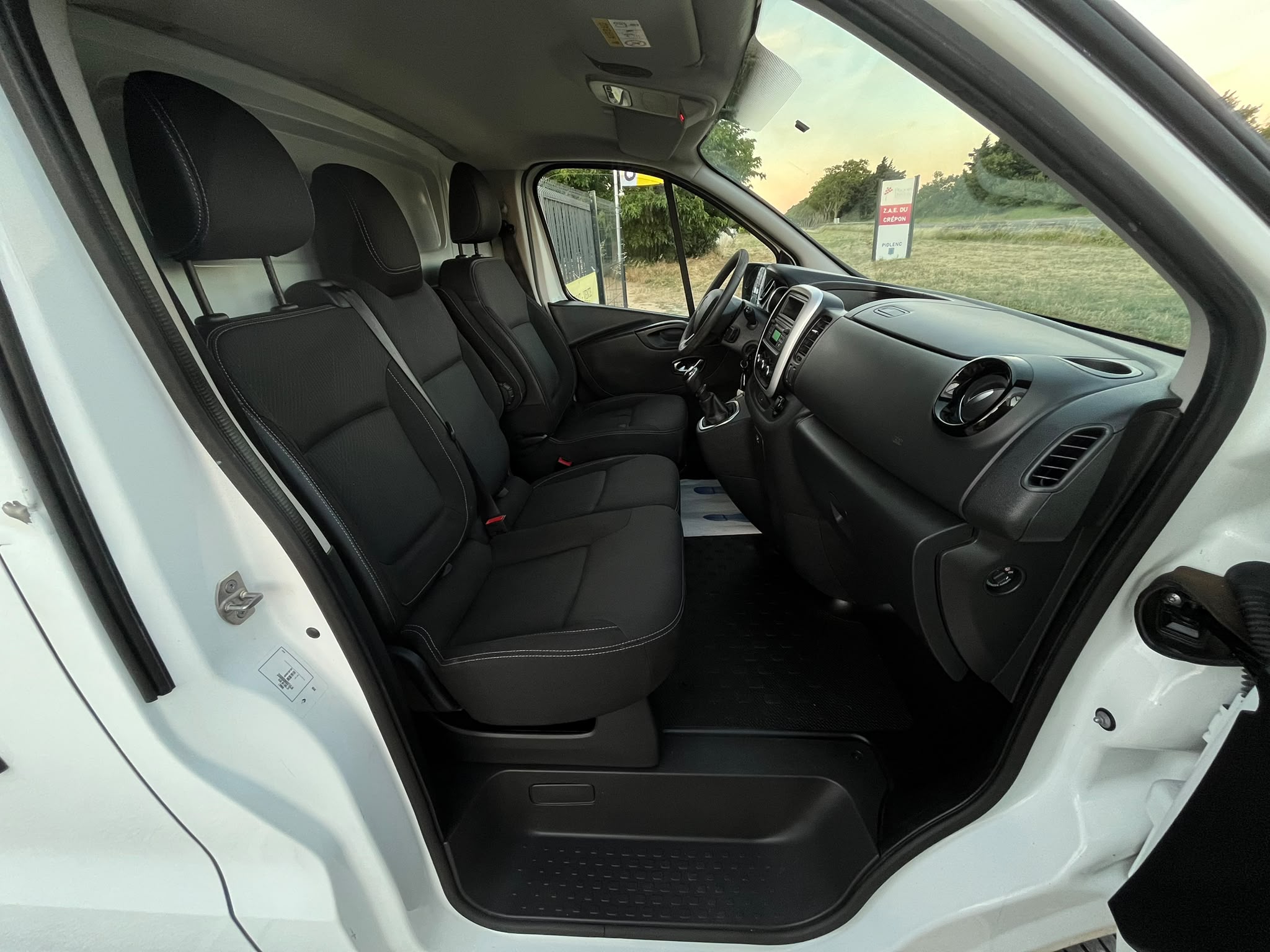 RENAULT TRAFIC III FOURGON GRAND CONFORT L1H1 DCI 95ch Entretien à jour ✅ Contrôle technique ✅ Garantie 12 Mois