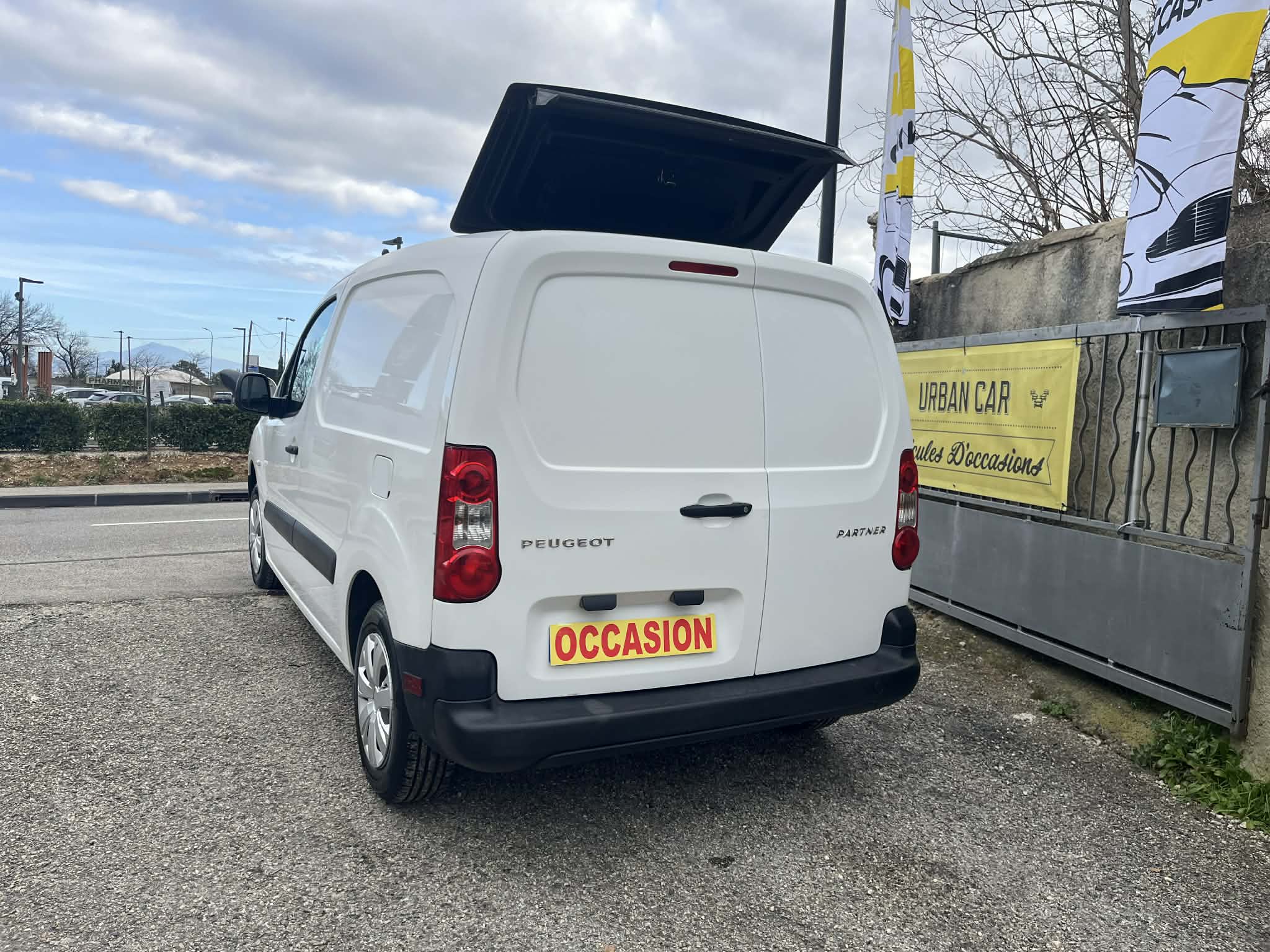 PEUGEOT PARTNER II      2018         107 000 km        DIESEL     100ch