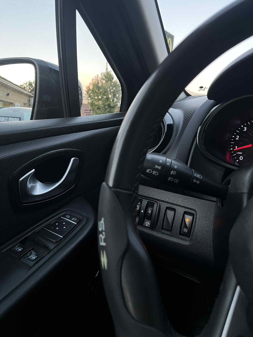 RENAULT CLIO IV (2) 1.5 DCI 75 ENERGY LIMITED