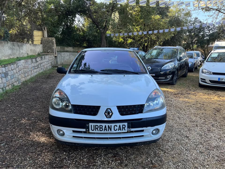 Renault   Clio 2    phase 2    1.2i 75ch   ESSENCE   2002   197 000km