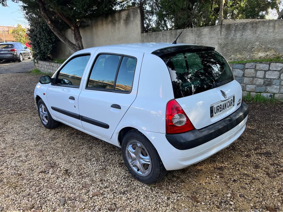 Renault   Clio 2    phase 2    1.2i 75ch   ESSENCE   2002   197 000km