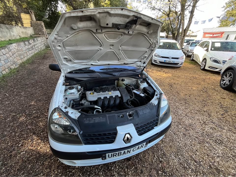 Renault   Clio 2    phase 2    1.2i 75ch   ESSENCE   2002   197 000km
