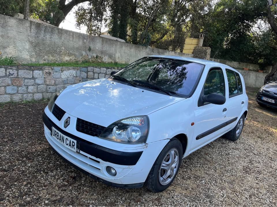 Renault   Clio 2    phase 2    1.2i 75ch   ESSENCE   2002   197 000km