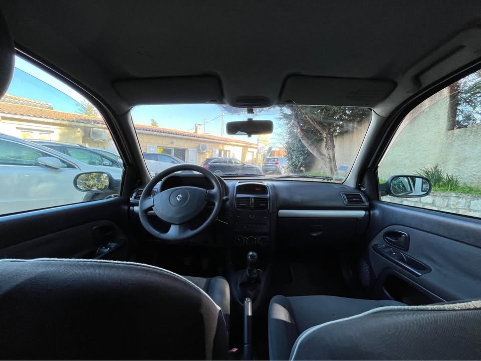 Renault   Clio 2    phase 2    1.2i 75ch   ESSENCE   2002   197 000km