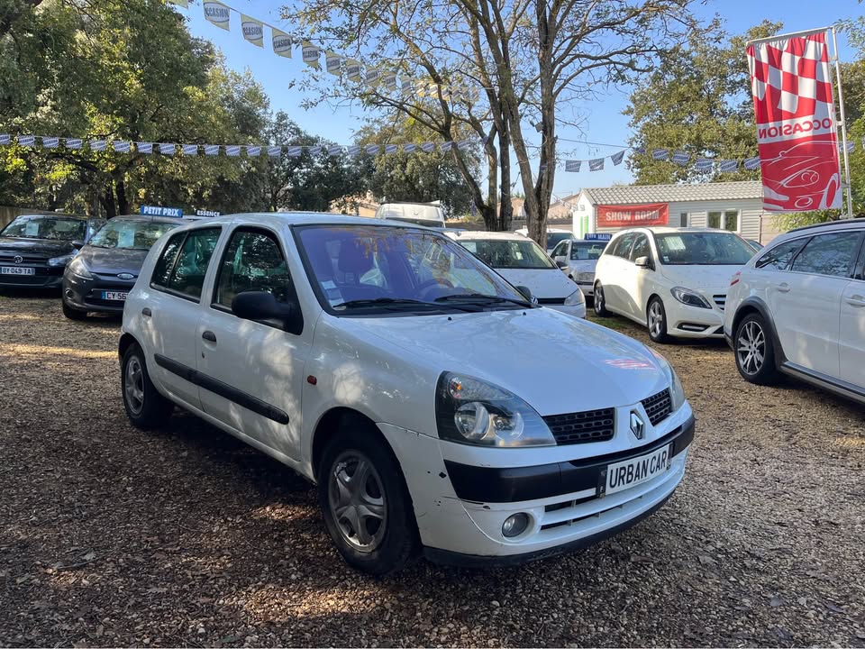 Renault   Clio 2    phase 2    1.2i 75ch   ESSENCE   2002   197 000km
