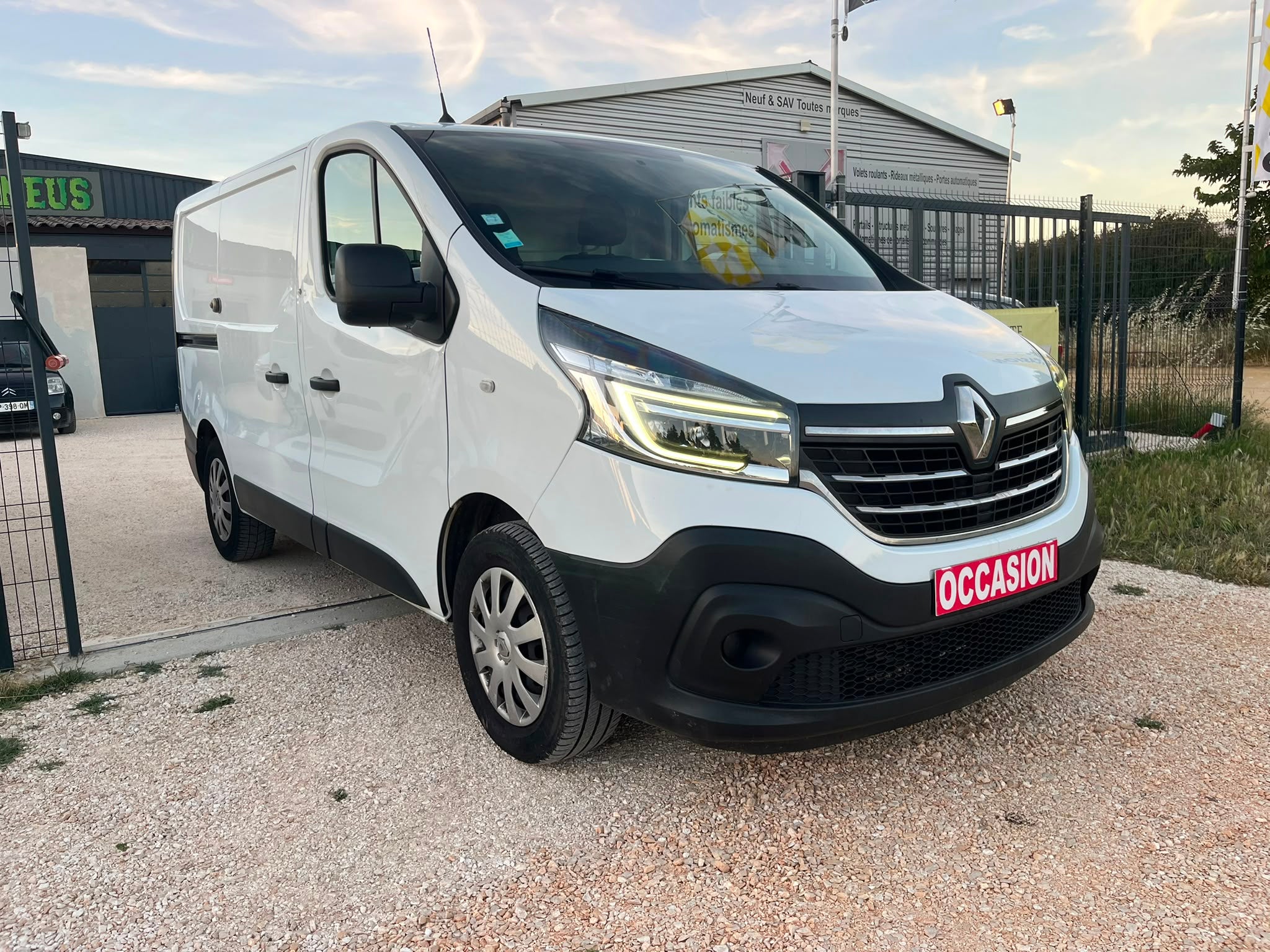 RENAULT TRAFIC III FOURGON GRAND CONFORT L1H1 DCI 95ch Entretien à jour ✅ Contrôle technique ✅ Garantie 12 Mois
