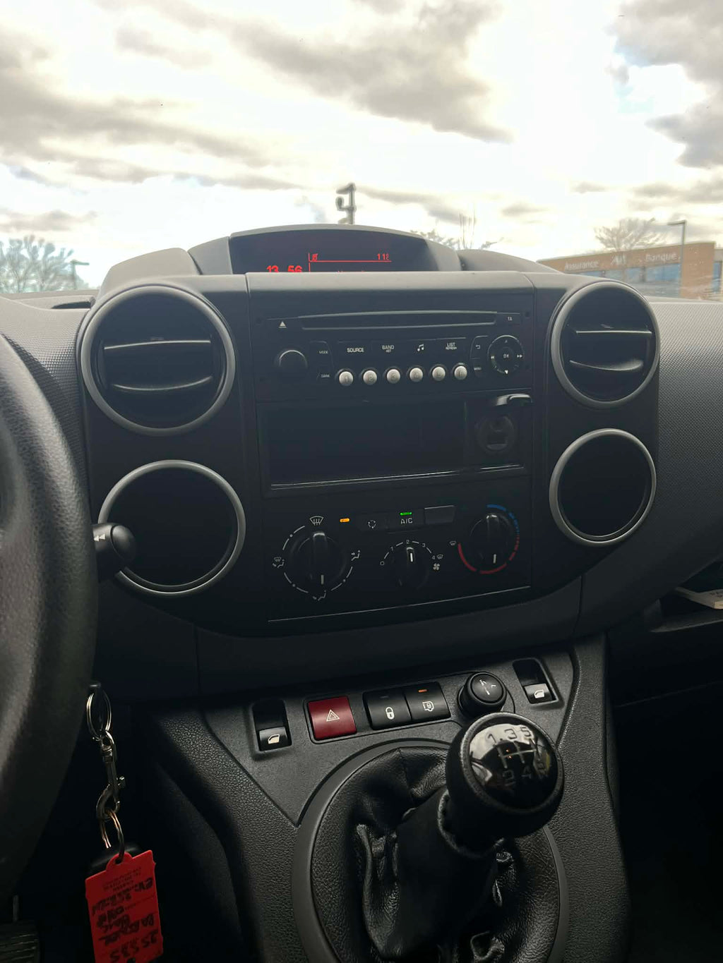 PEUGEOT PARTNER II      2018         107 000 km        DIESEL     100ch
