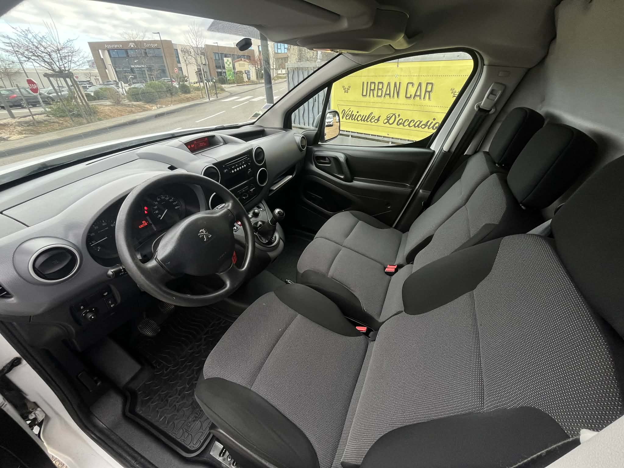 PEUGEOT PARTNER II      2018         107 000 km        DIESEL     100ch
