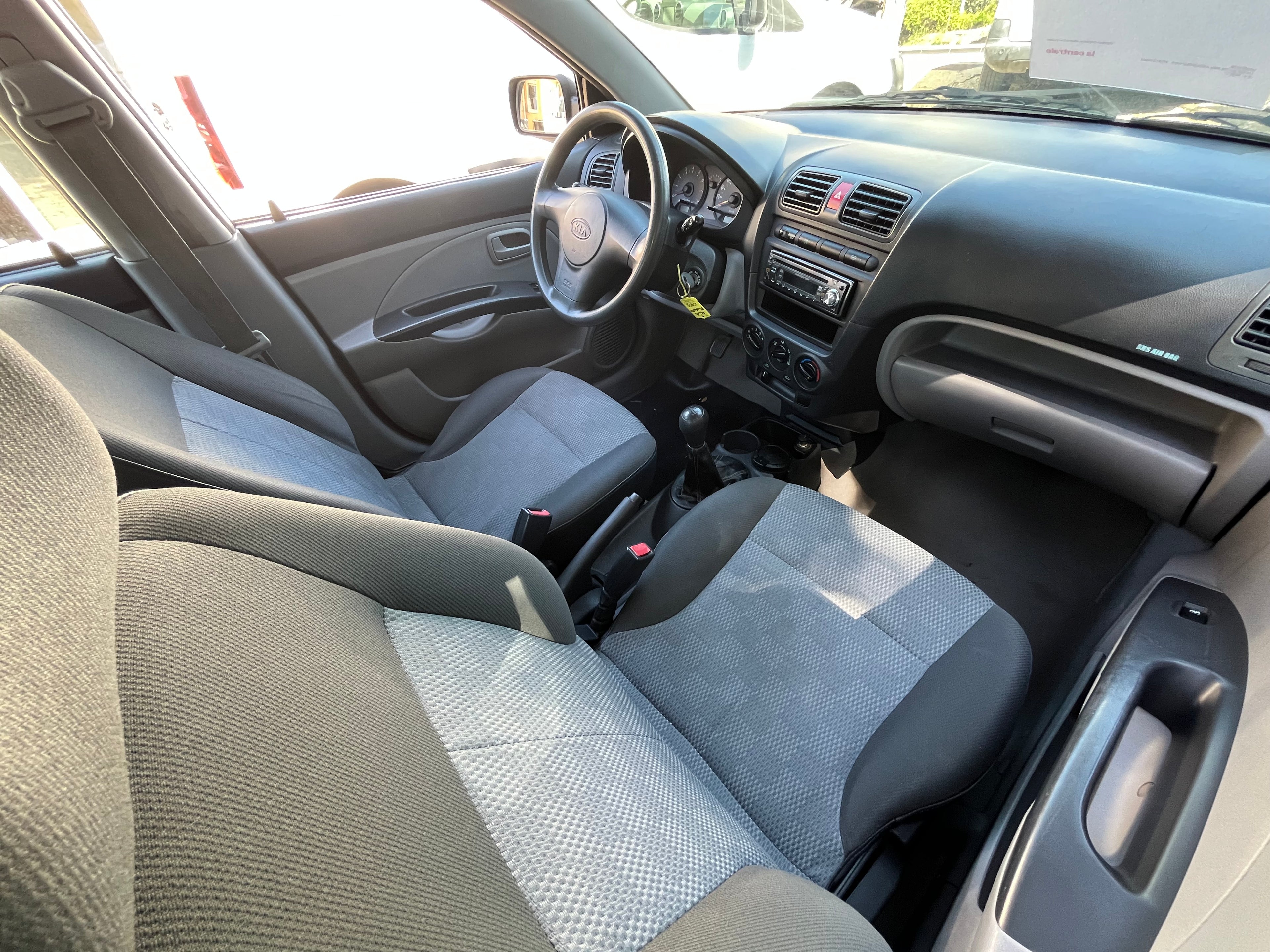 KIA   Picanto   1.0   61 ch   Essence  123 000 km