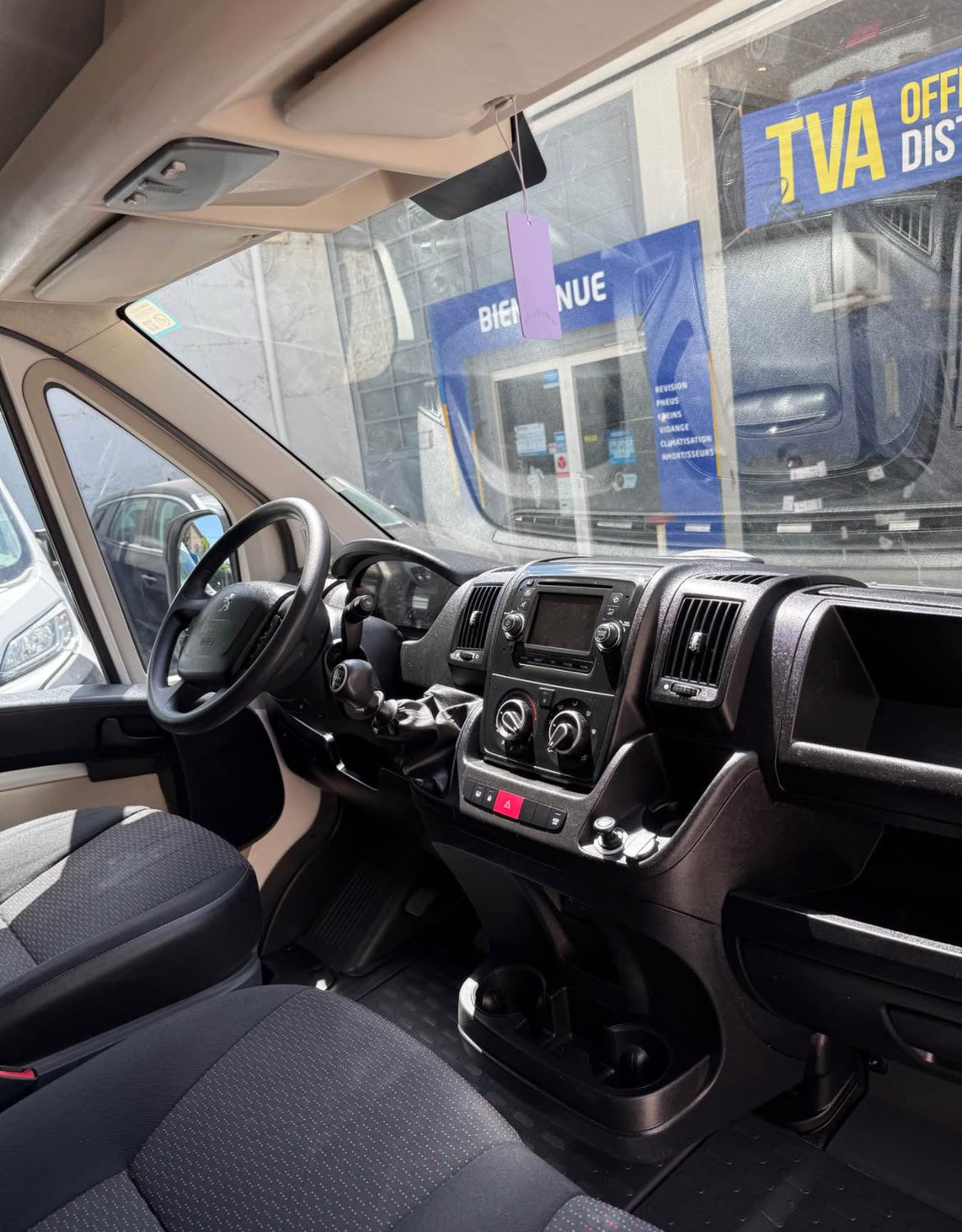 Peugeot boxer   2.0 HDI 131 ch    Diesel      57 270 km   2018