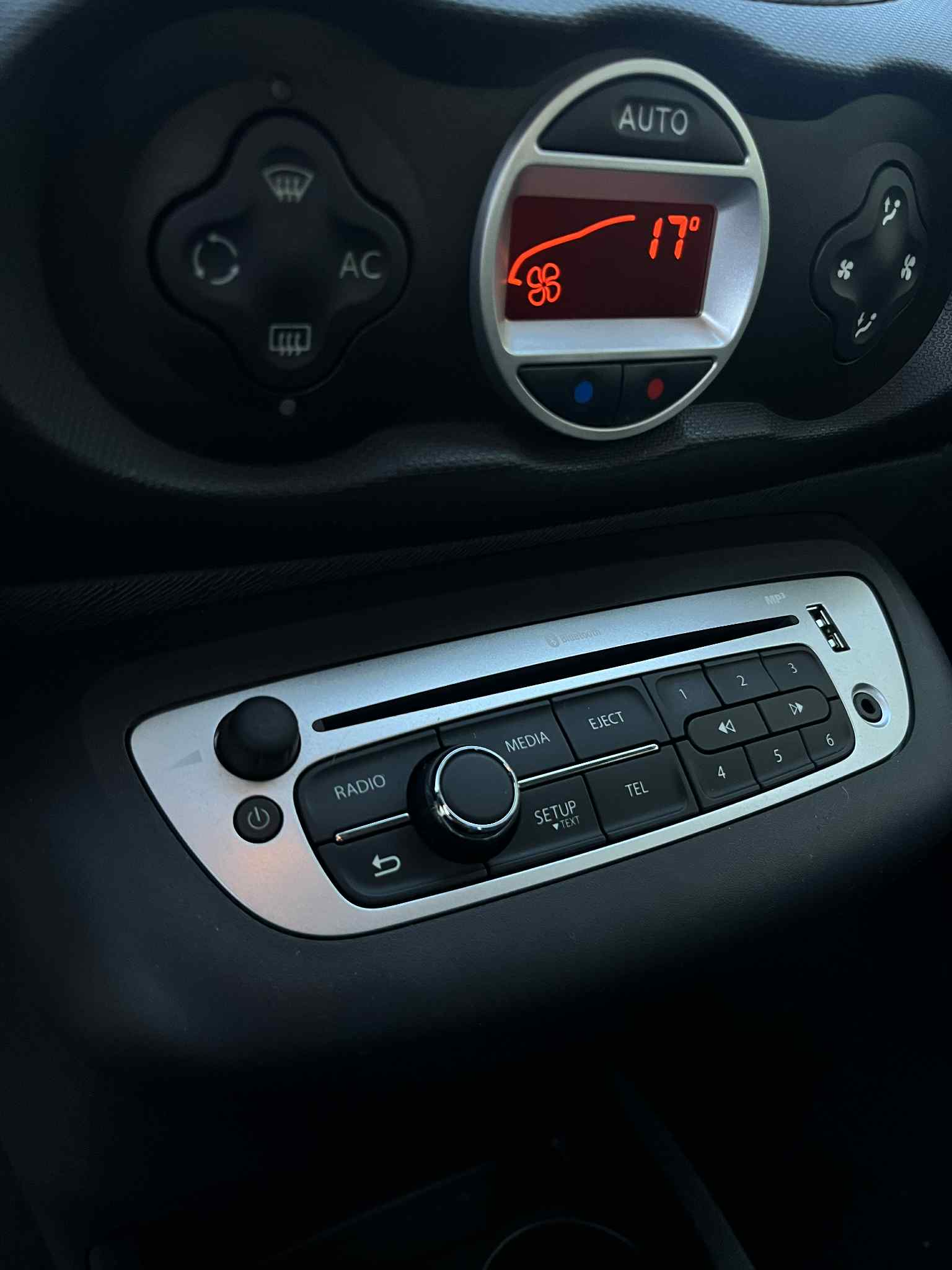 Renault Twingo II  phase 2  1.2 i  75ch  Boite automatique   Essence