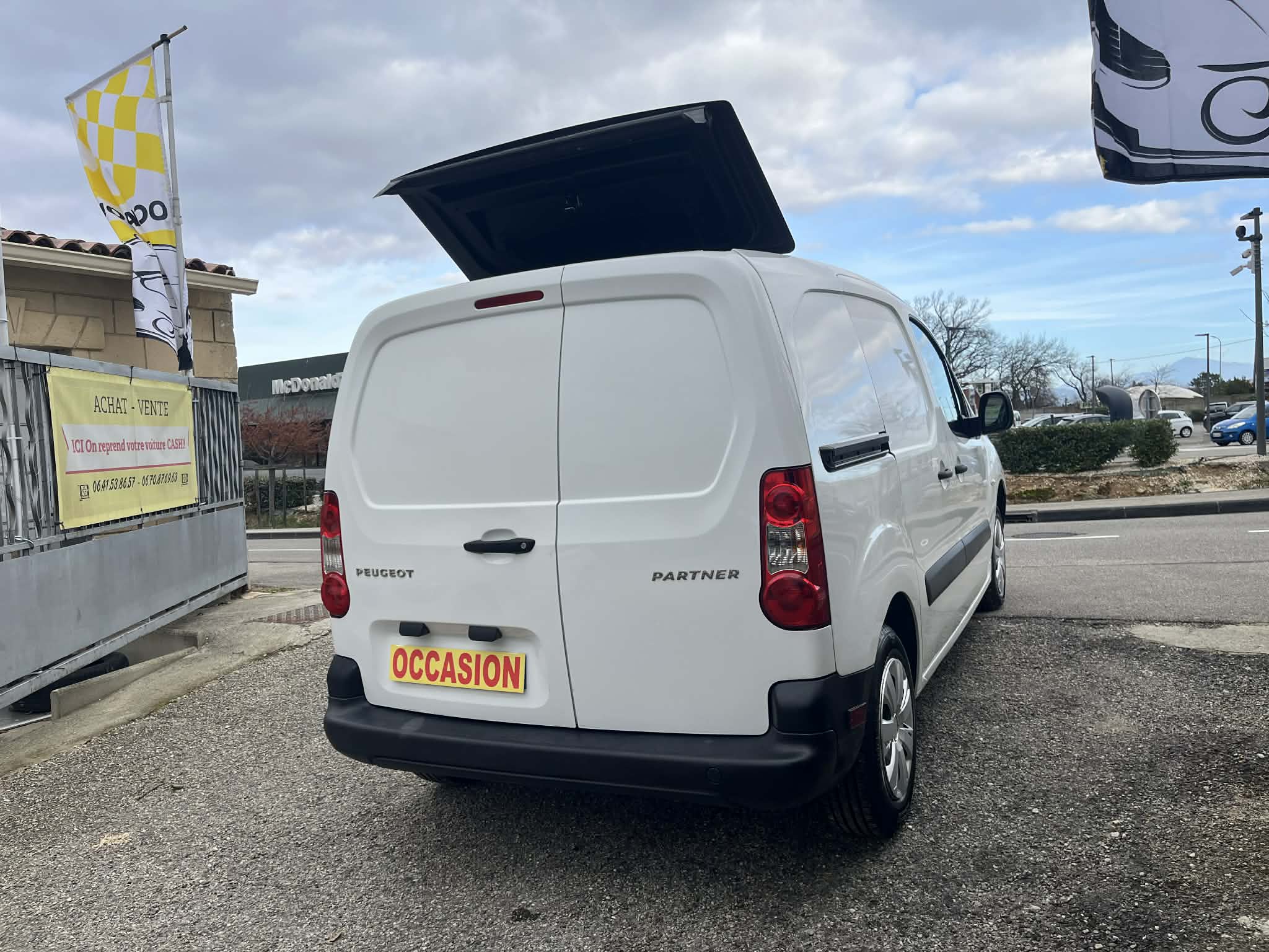 PEUGEOT PARTNER II      2018         107 000 km        DIESEL     100ch