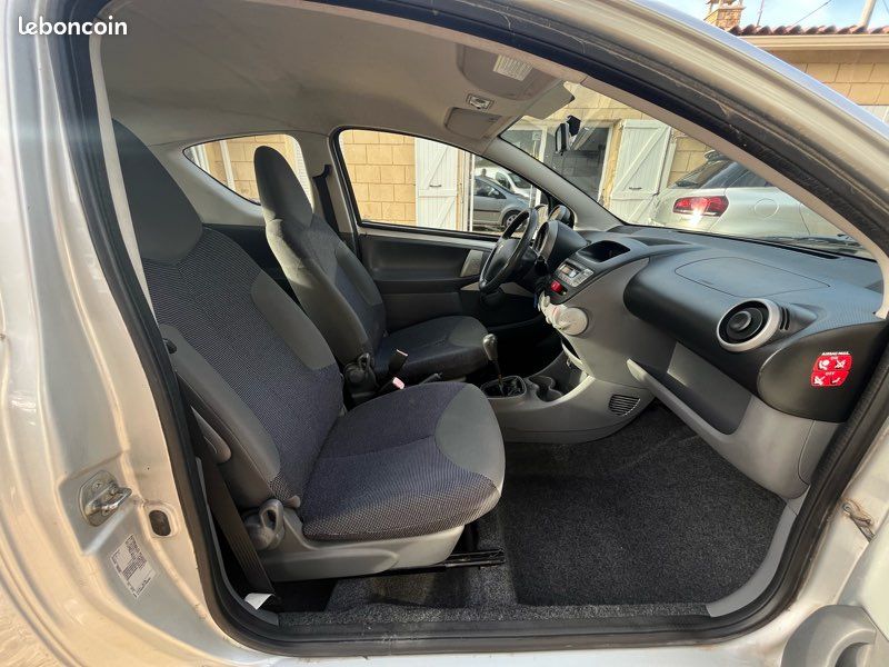 Peugeot 107  2007    1.0 i   150 000 km