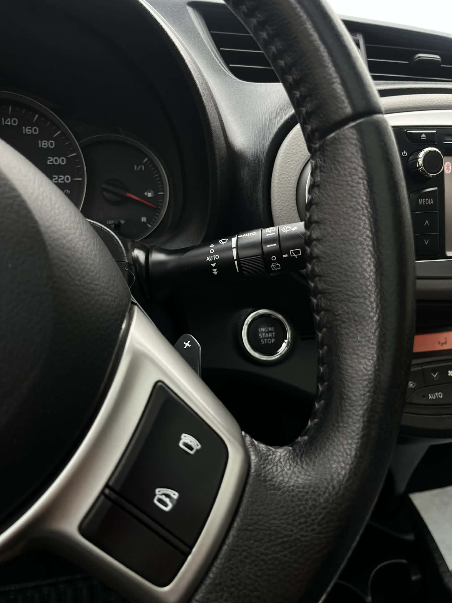 TOYOTA YARIS II    90ch  D-4D EXCELIA    Diesel   boite automatique